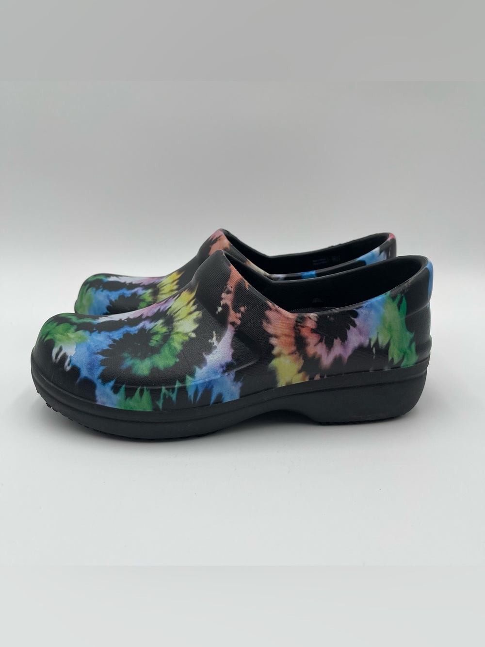 Crocs Neria Pro II Slip On Work Nurse Clogs Shoes Black Tie Dye Womens Size 7 - Picture 2 of 12